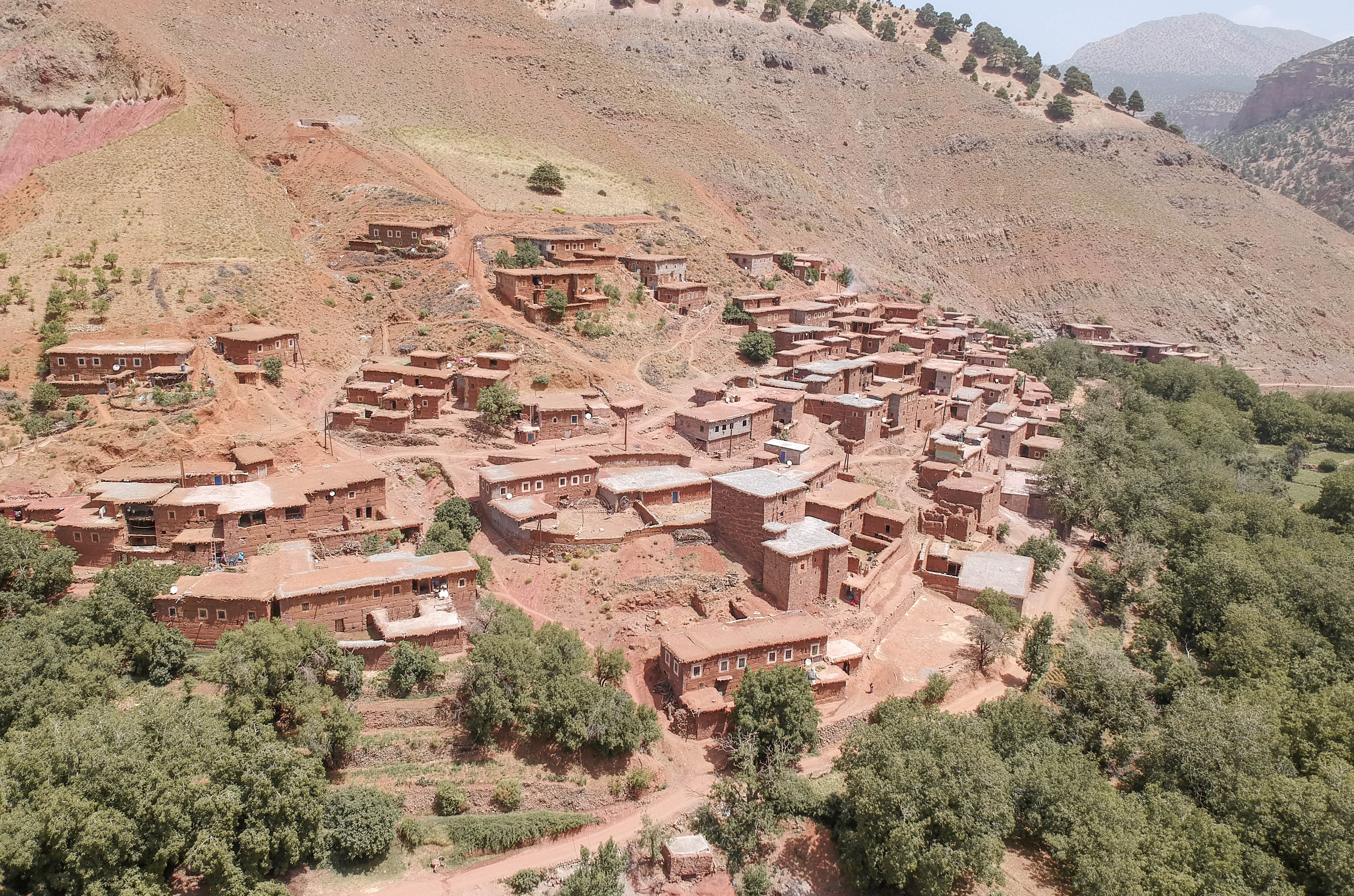 Primer juego inflable permanente de Expedición Sonrisa en el Valle Tessaout, Alto Atlas, Marruecos